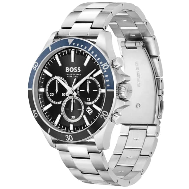  Side view showing the crown and chronograph buttons