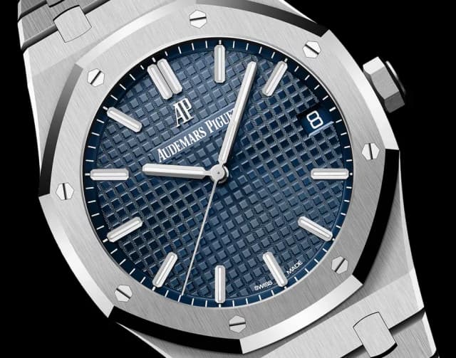 Close-up – AP Royal Oak Blue Tapisserie Dial