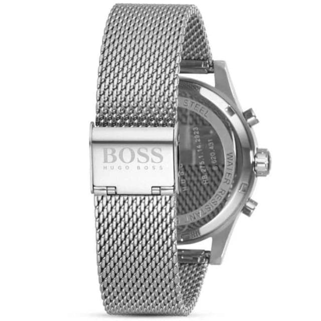Close-up of the secure clasp mechanism on the mesh bracelet